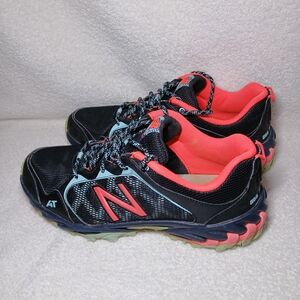 Womens All Terrain 621 New Balance Black and Pink Athletic Shoes